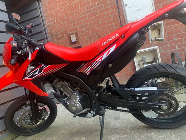 Crf 250M low kms (like new)
