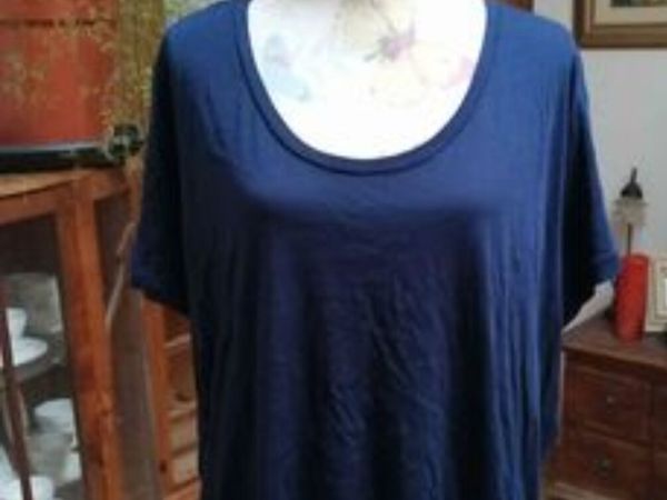 ladies per UNA, pure cotton navy top, new with tag