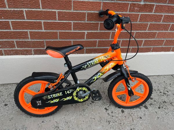 Kids starter bicycle with stabilisers