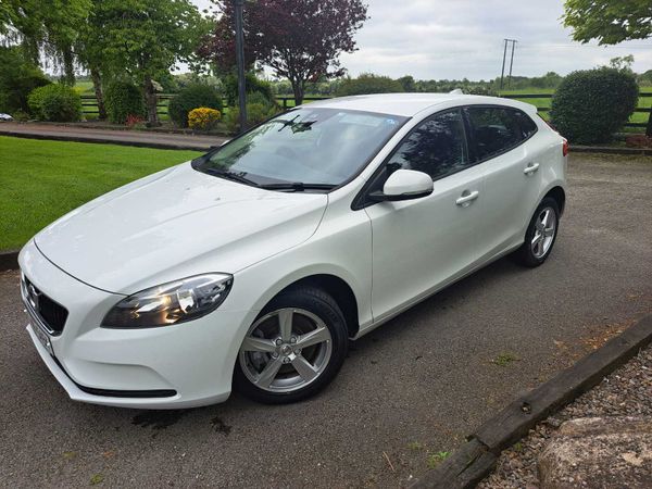 VOLVO V40 1.6 AUTO With Leather