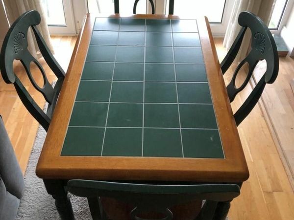 Kitchen Table and Chairs (x4)