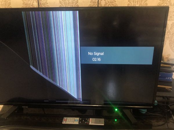 4K 43” Toshiba Smart TV Screen Damaged