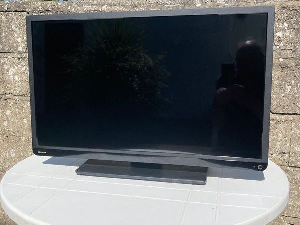 Toshiba 32 inch LCD Colour Television