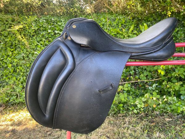 17.5” black Leather general purpose saddle
