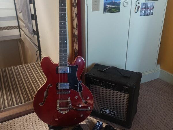 Electric Guitar, Amplifier and Loop Pedal Set