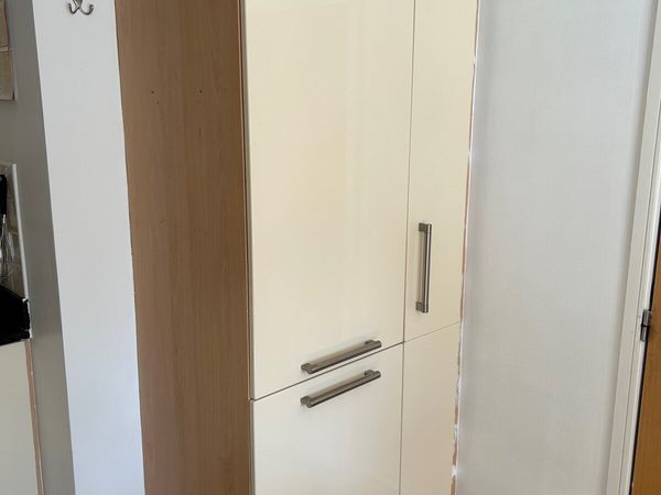 Kitchen pantry cabinet with pull out larder