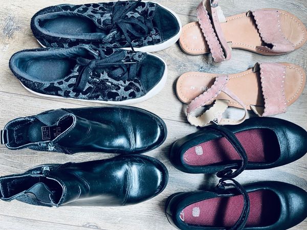 For sale bundle of leather shoes