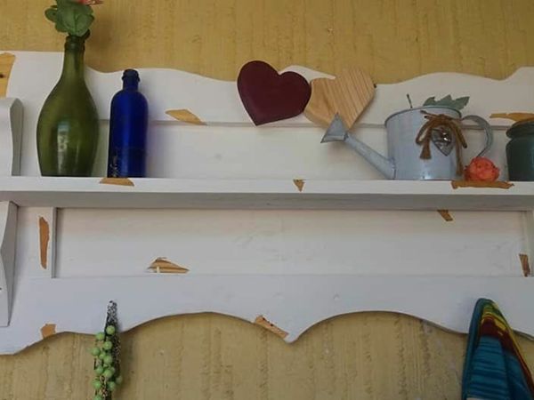 Ole Country style floating shelf / display