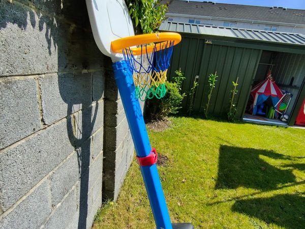Basketball stand - adjustable