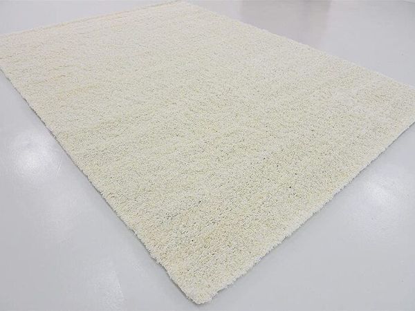 White shaggy carpet for sale (160x230 cm)