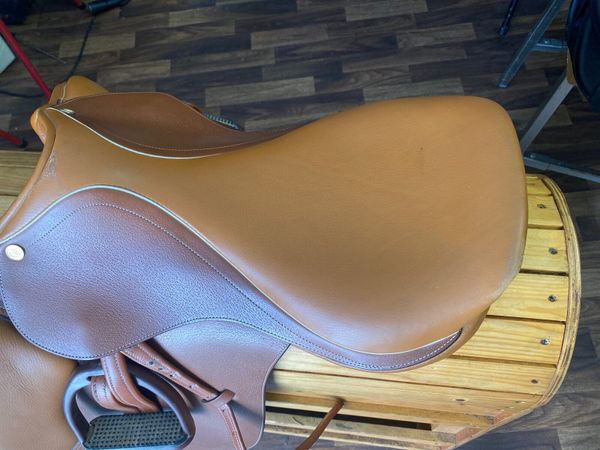 French Leather close contact jumping saddle