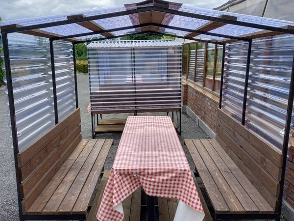 Outdoor dining pods