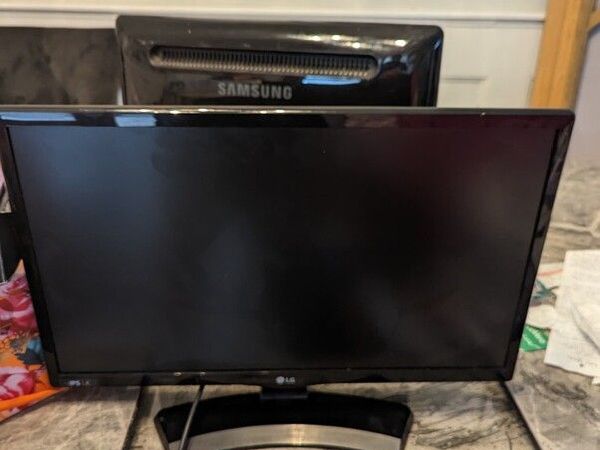 LG 22 inch TV with Remote