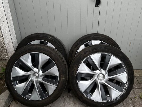 Tesla Y 19 inch Gemini wheels and Tyres