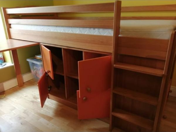 Kid's bunk bed