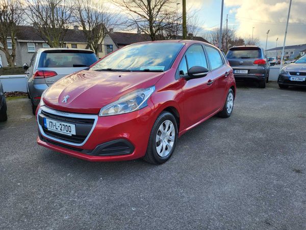 Peugeot 208 Hatchback, Petrol, 2017, Red