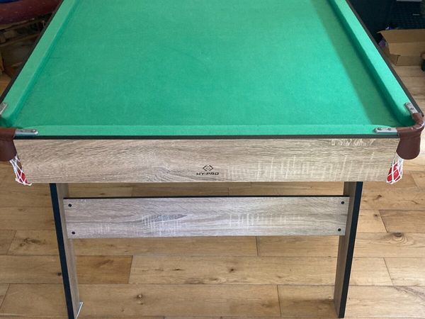 Child’s Pool Table & accessories