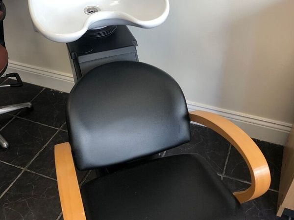 Salon wash point chair