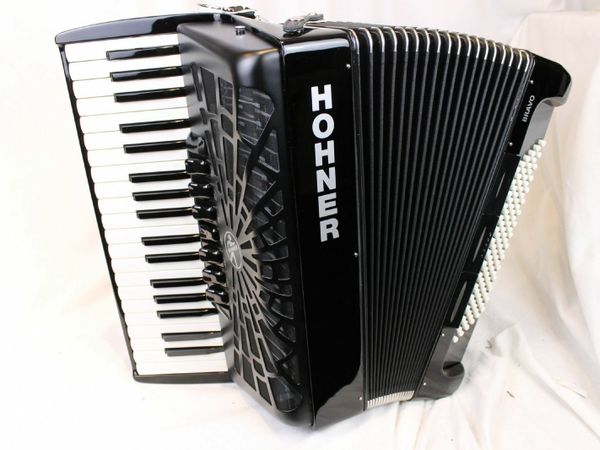 Black Hohner Bravo III Piano Accordion LMM 37  80