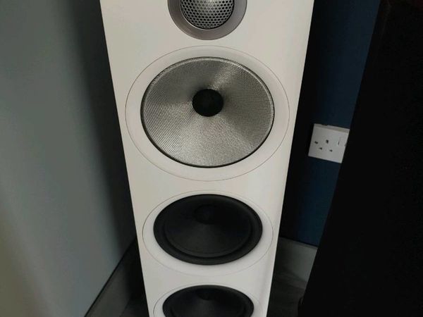 Bowers and Wilkins B&W 603 speakers