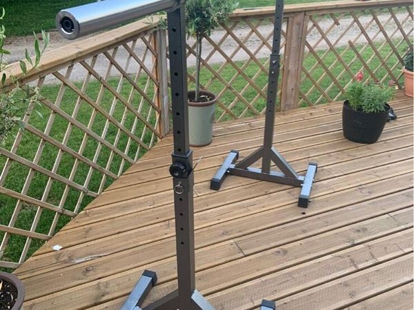 Squat rack & 20kg Olympic barbell