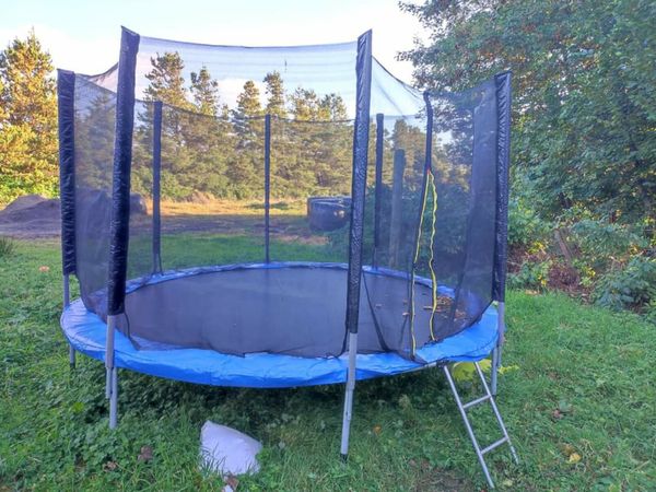 13ft trampoline with enclosure
