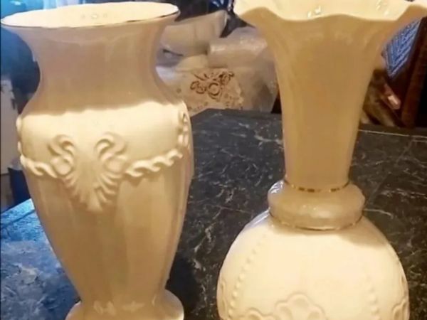 2 beautiful Belleek vase