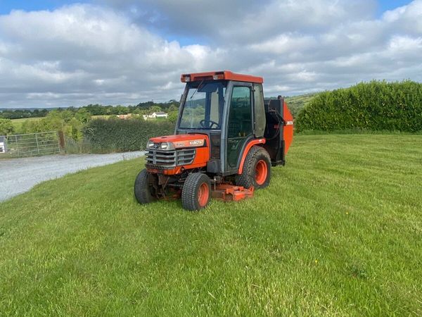 Kubota b2400 compact tractor lawn mower
