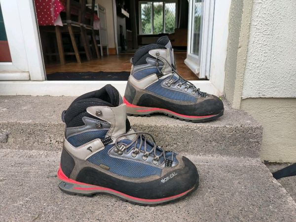 Boreal hiking boots
