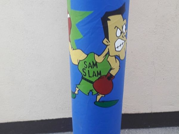 Inflatable punchbag with gloves as new