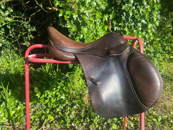 Prestige pony jumping saddle 15”