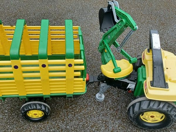 Pedal toy tractor