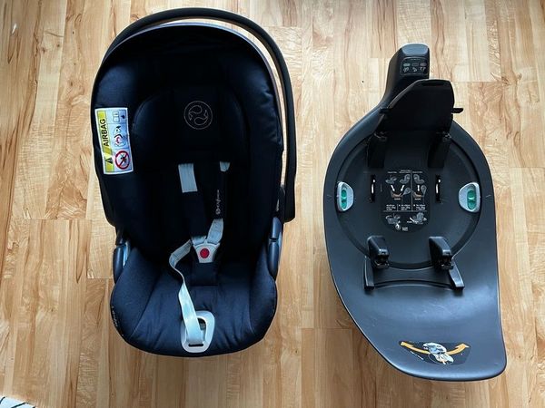 Cybex Cloud Z + Base Z Perfect Condition (Includes Uppababy travel system adapters)