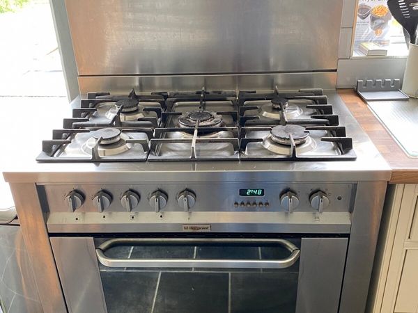 Hotpoint Gas Cooker & extractor fan