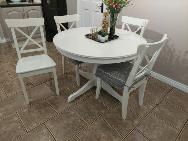 Kitchen Table (Extendable)  and 4 Chairs