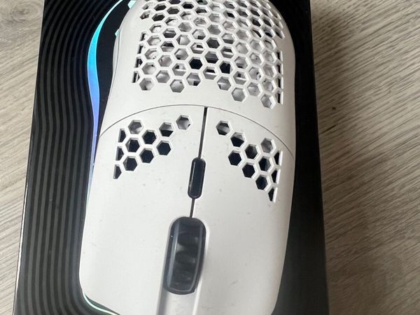 Glorious Model O Wireless mouse in white