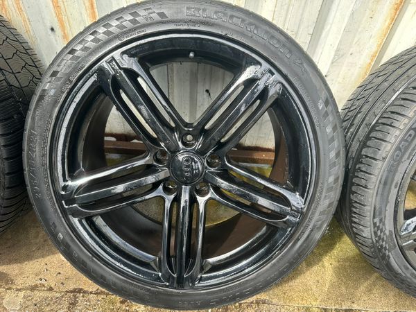 Genuine Q7 21” Segment alloys with 4 good tyres