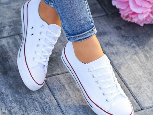 White lace-up sneakers size 3-8
