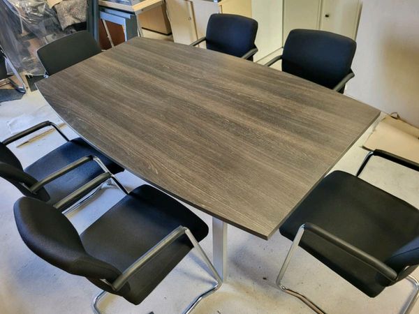 1.8m x 1m Meeting Table & Chairs. Pristine.