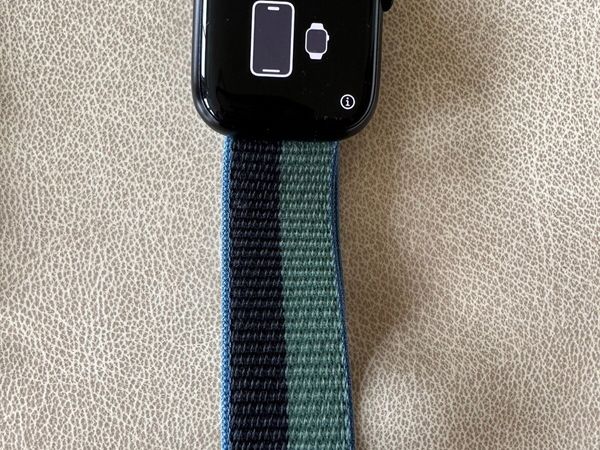 Apple Watch Series 7 41mm with two straps