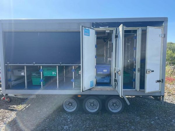 Fridge/freezer trailer with ambient storage