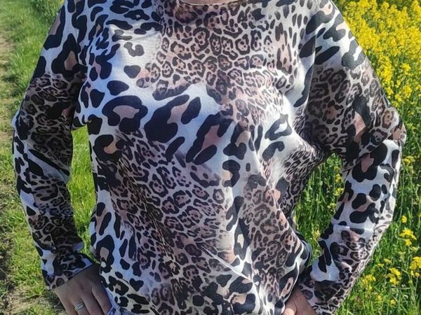 Blouse/ leopard style sweater/top