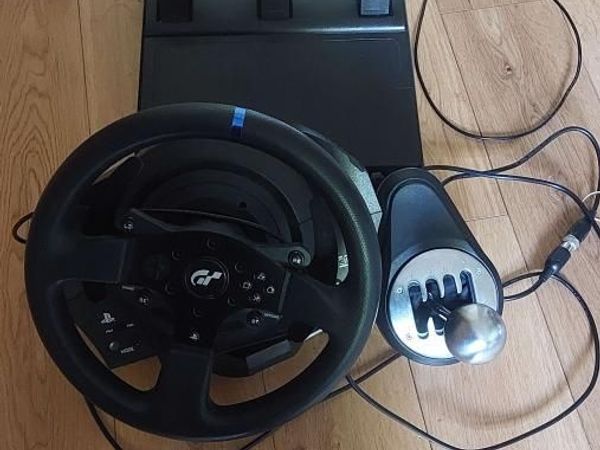 Thrustmaster T300rs, pedals and clutch