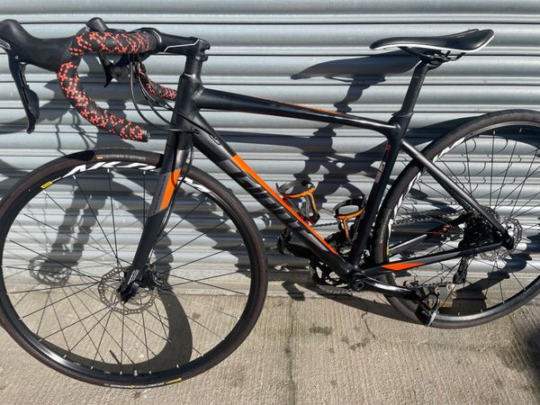 Giant contend SL disc road Bike (As new)