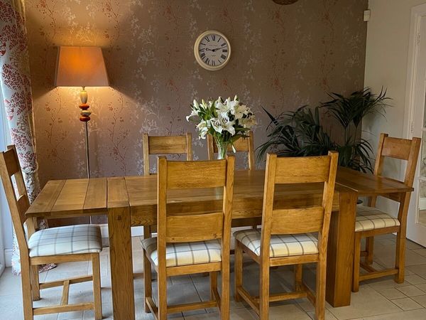 Oak kitchen table & 6 chairs