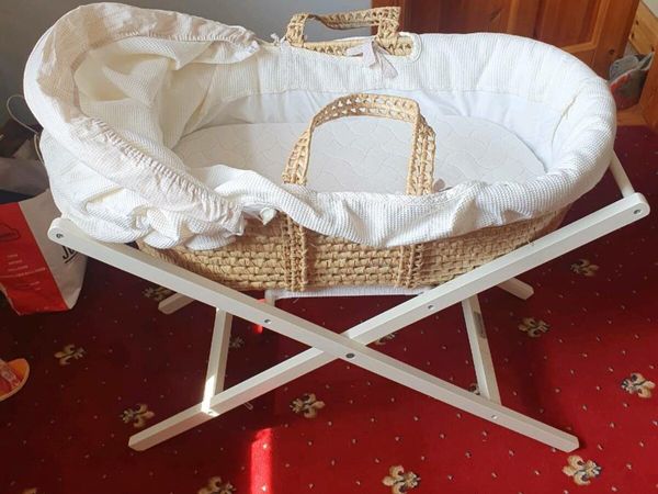 Moses basket with stand