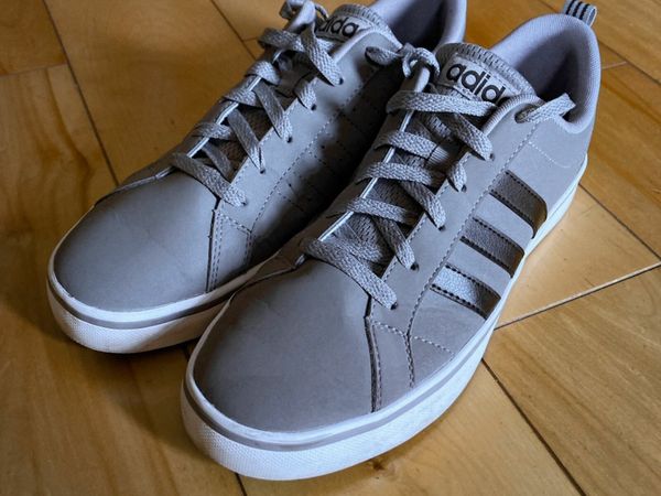 Adidas Trainers (Size 9)