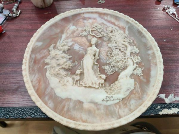 SCULPTURED LADY, Hand Created Wall Plate !