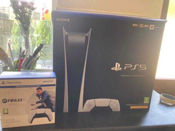 PlayStation 5 Digital Edition (Two Controllers)