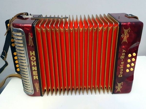 Hohner Black-Dot Double-Ray B/C Button Accordion